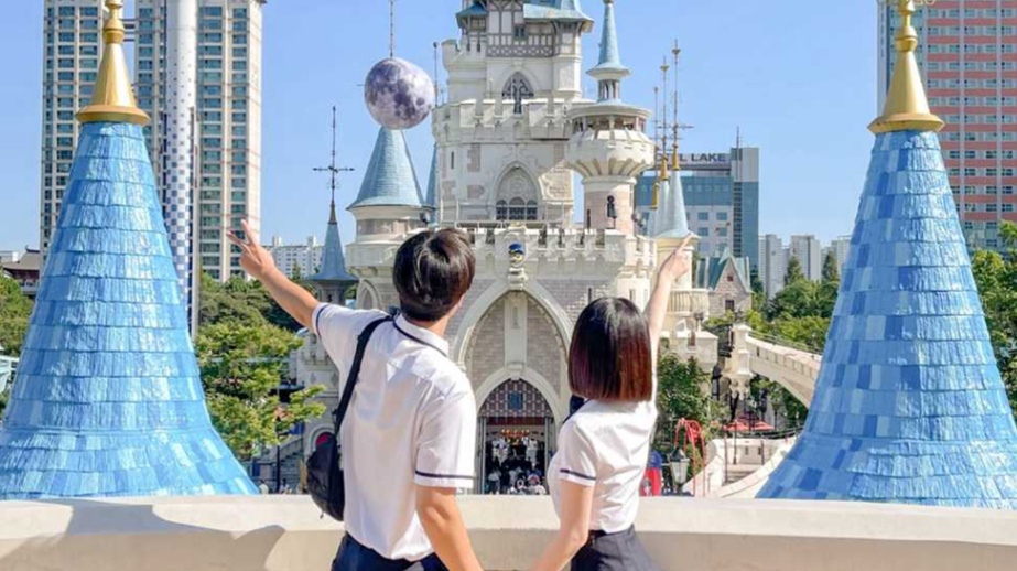 Lotte World 1 Day Ticket & School Uniform Experience Package (Two per person)_mobile